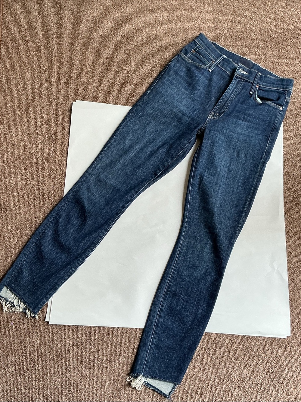 MOTHER Indigo Cropped Frayed-Hem Ankle Jeans